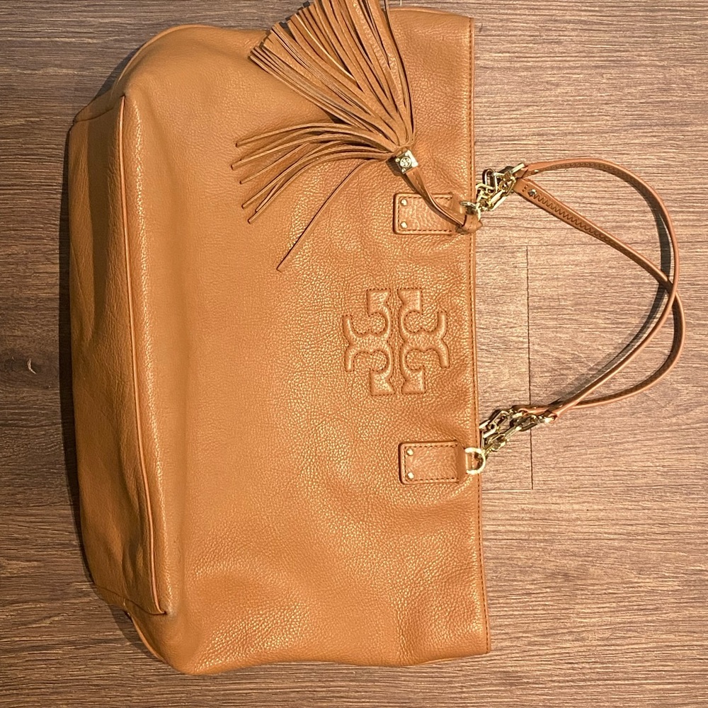 Authentic Tory Burch leather tote/purse. See pics.